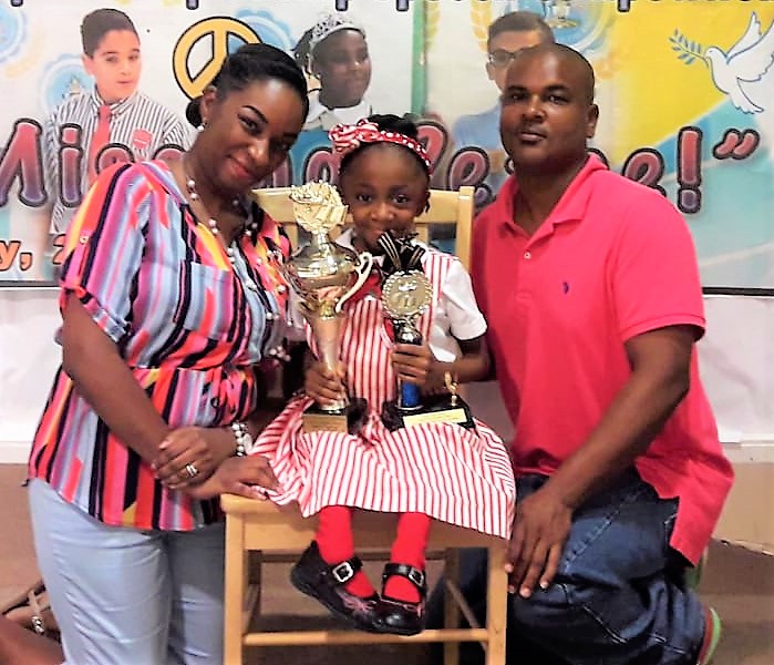 Tamia Knowles (center) with her proud parents, Mr. Thurman, and Mrs. Lacharah Knowles.