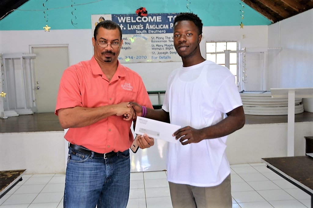 1st place winner, Randall Tynes receiving his prize check from OEF CEO Shaun Ingraham.