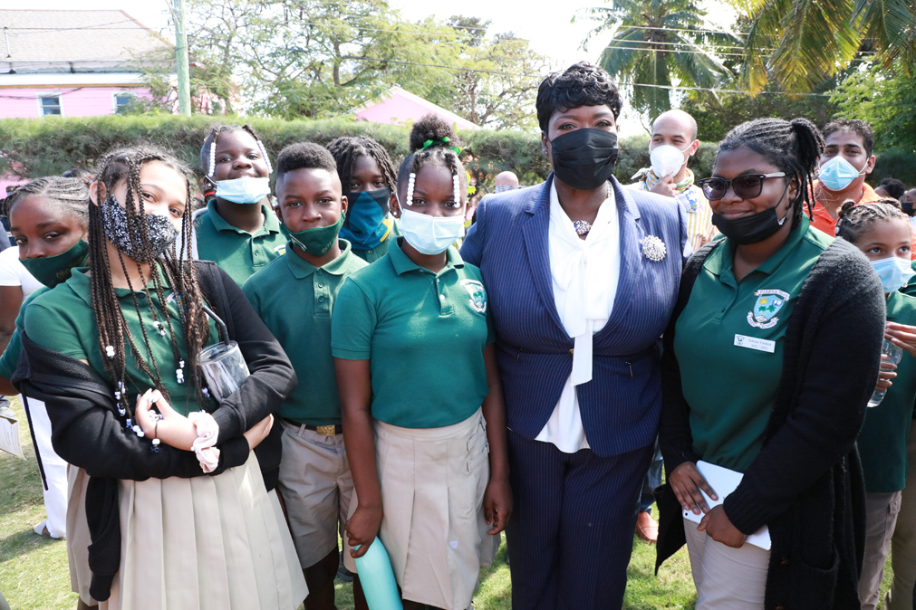 Harbour Island Green School (HIGS) students pose with House Speaker, Patricia Deveaux.