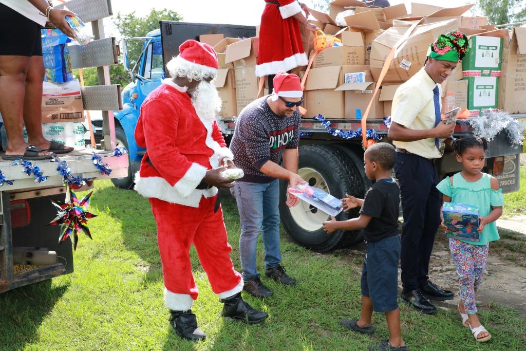Minister Clay Sweeting was personally on hand for the 'Christmas Train' toy giveaway held on December 21st and 22nd, 2022 in Central and South Eleuthera.