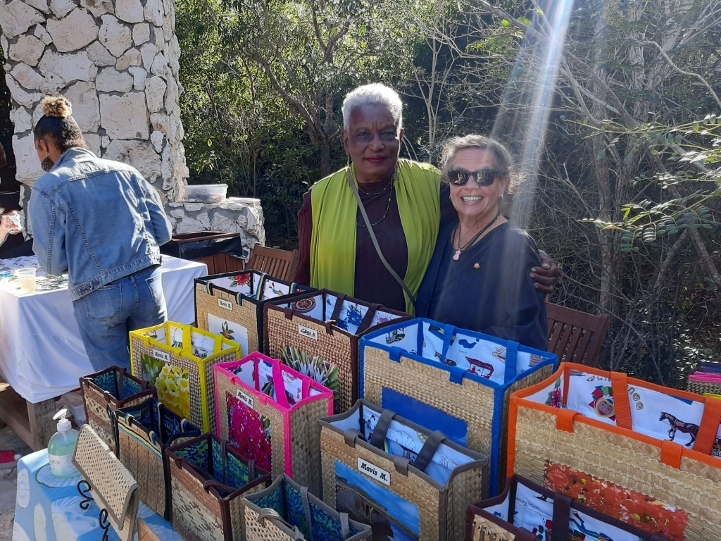 Artisan Mrs. Emily Munnings (left) poses with a warm-smiled winter resident.