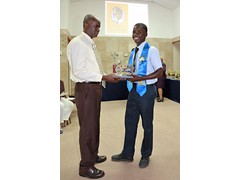 Mr. Kirkwood Cleare presenting to Deputy Head Boy, Aaron Munnings of the Class of 2016 - 490A7471